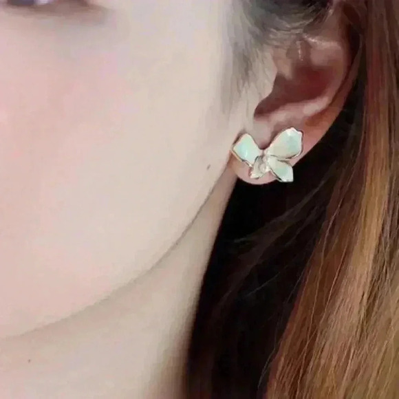 Romantic Gradient Butterfly With Pearls Earrings - Picture 8 of 8